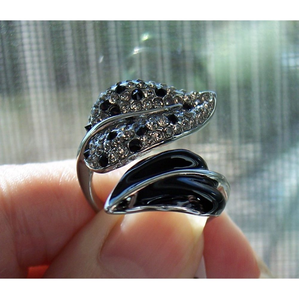 STAINLESS STEEL Black & Clear Crystals Leaf Ring - Picture 8 of 15